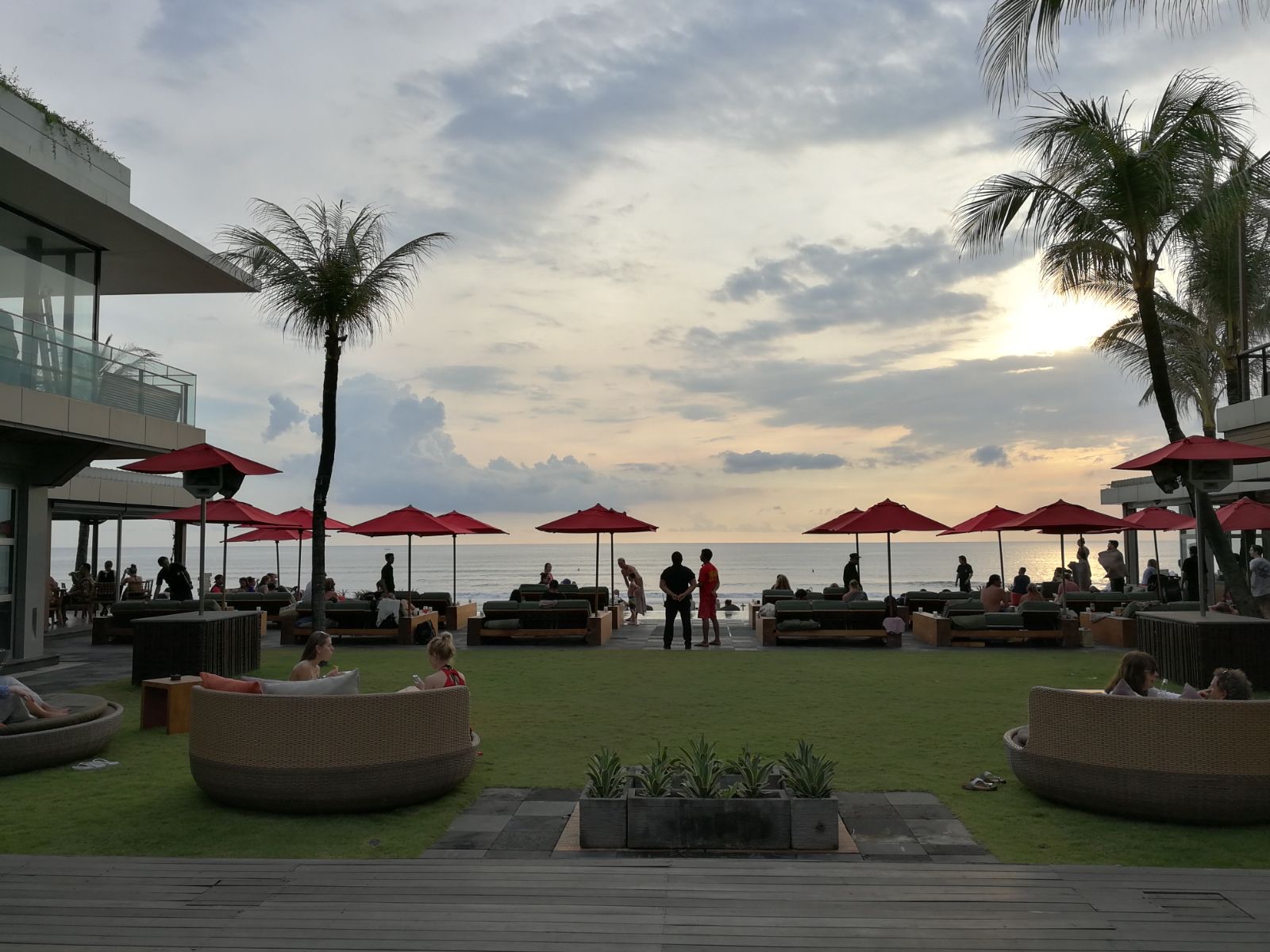 R&R — Le Méridien Phuket